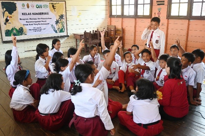 Foto: Sebanyak 100 anak dari empat desa di Kabupaten Lamandau ikut dalam kegiatan Kelas Konservasi yang digelar PT Korintiga Hutani bersama BKSDA Kalimantan Tengah dan Orangutan Foundation United Kingdom (OF-UK)