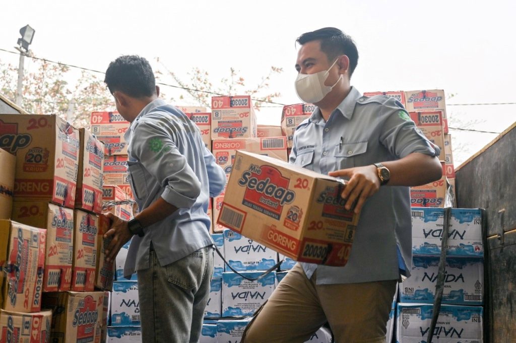Foto: Perusahaan menyalurkan bantuan kemanusiaan kepada masyarakat dan pemerintah kecamatan di Kecamatan Pangkalan Banteng dan Kecamatan Arut Utara, Kabupaten Kotawaringin Barat, serta Kecamatan Menthobi Raya