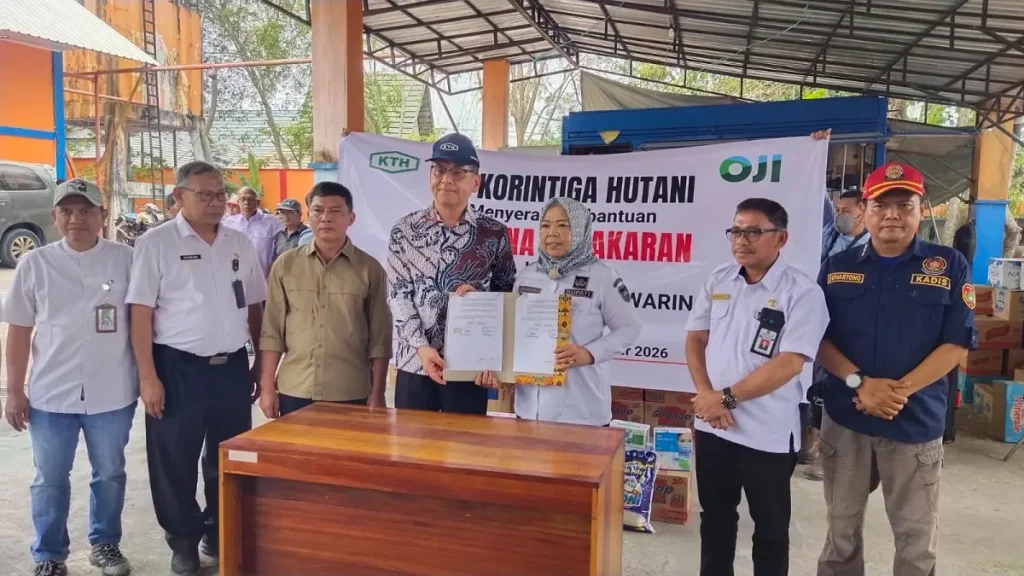 PT Korintiga Hutani menunjukkan kepeduliannya terhadap upaya penanggulangan Kebakaran Hutan dan Lahan (Karhutla) di Kabupaten Kotawaringin Barat (Kobar).